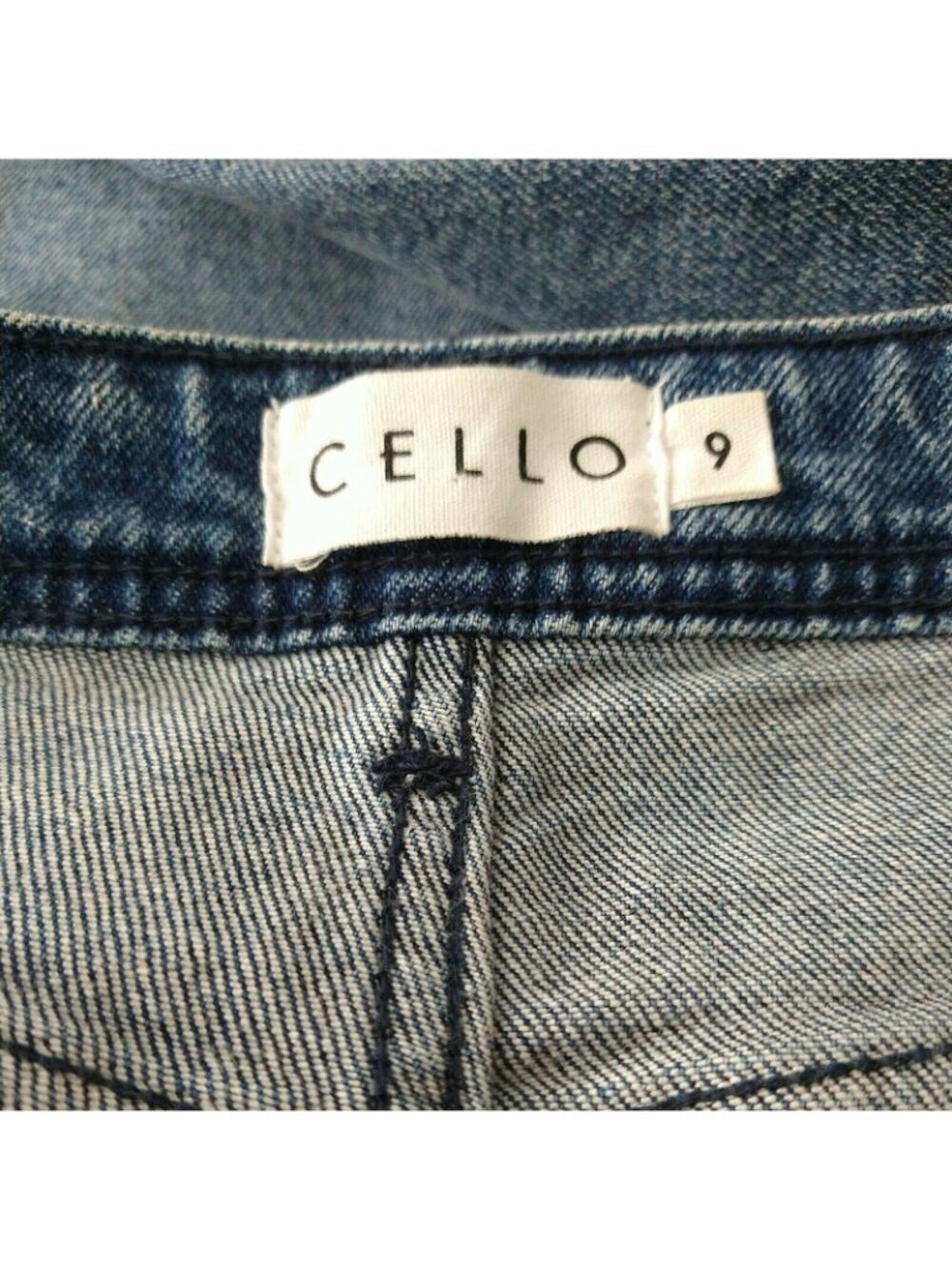 Cello Ripped Cropped Ankle Jeans Raw Hem Juniors Size 9 Light Wash - Picture 6 of 8
